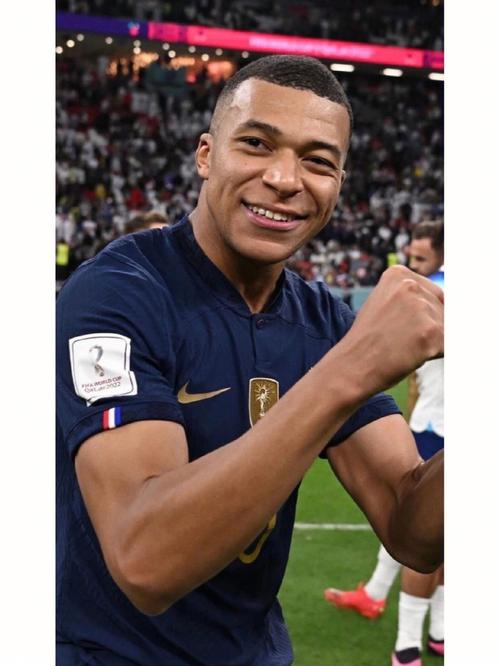 双喜!梅西解锁五大联赛700球 明天成世界足球先生