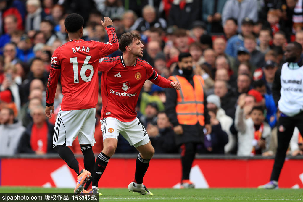 Uzi名人堂造型火了，身着中山装，代表中国选手，玩家迎来狂欢日